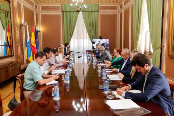 La Comisión Mixta para la compensación del transporte de mercancías en Canarias acuerda la creación de un grupo técnico para seguir avanzando en la adaptación de las subvenciones a la realidad actual
