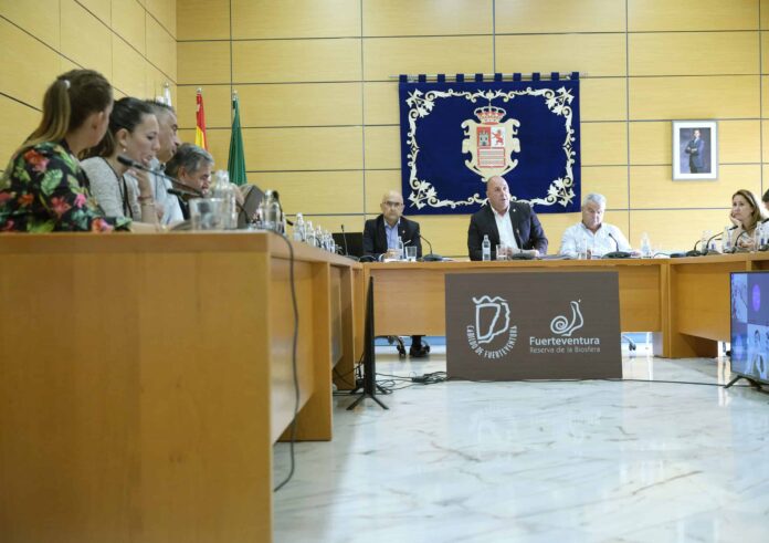 El Cabildo trabaja para acelerar la regularización de personas migrantes y luchar contra la exclusión social