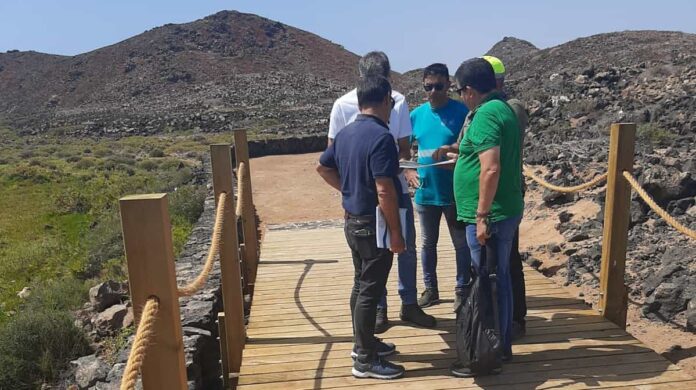 Finalizan las obras de la nueva pasarela de madera en el Islote de Lobos