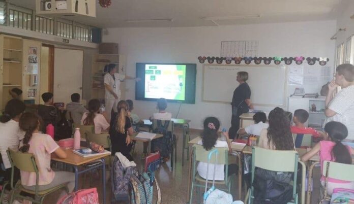 Profesionales del Área de Salud de Fuerteventura promocionan la alimentación saludable entre el alumnado de Infantil y Primaria
