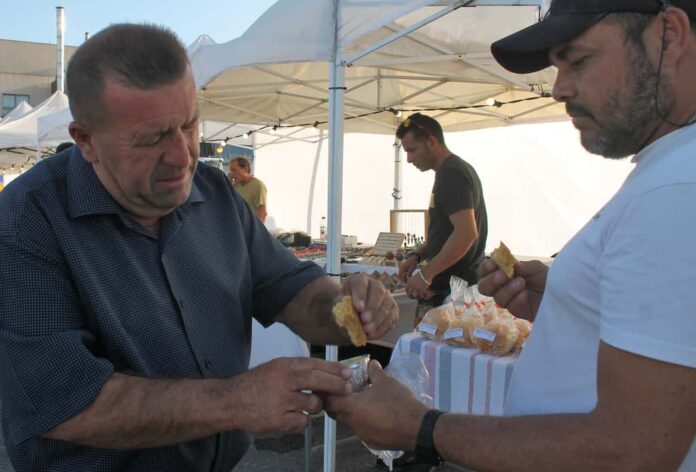 Agradable y acogedor Mercadillo de primavera junto al mar celebrado en Caleta de Fuste