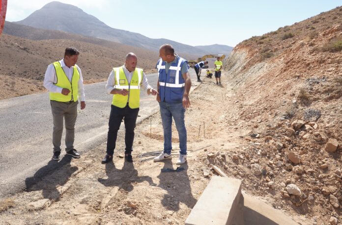 El Cabildo inicia las obras de mejora en la carretera FV-618 de los municipios de Pájara y Tuineje