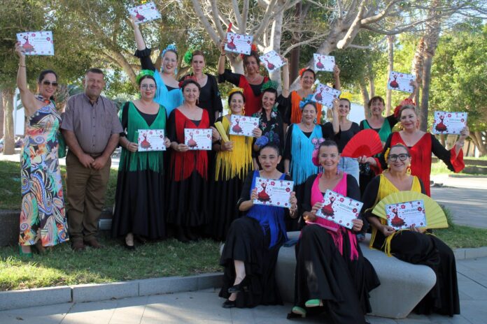 Las sevillanas, las rumbas y el flamenco marcan el paso en Antigua y Caleta de Fuste