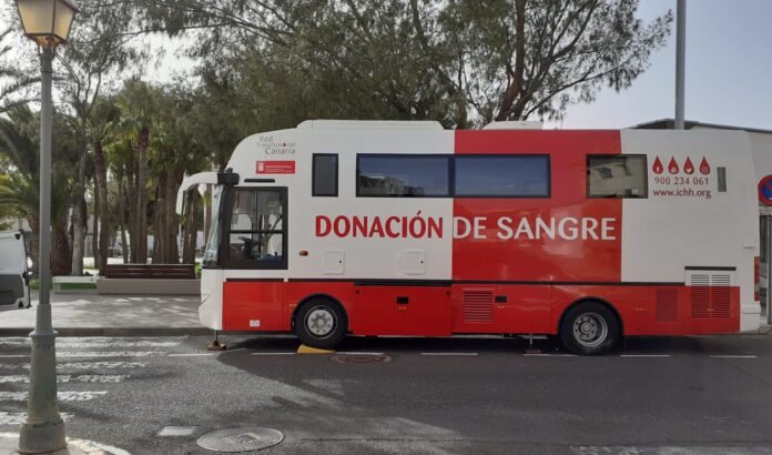 La unidad móvil para donar sangre localizada esta semana junto al Ayuntamiento de Antigua
