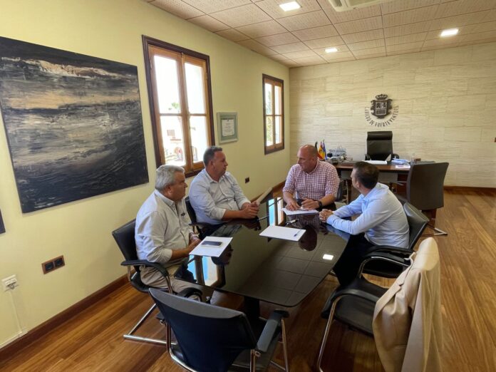 El Presidente del Cabildo se cita con el alcalde de Pájara dar a conocer las acciones realizadas hasta la fecha en causa de emergencia hídrica