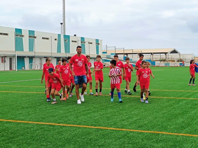 Nervios e ilusión en la visita de ‘Vitolo’ a su Campus de Tecnificación en Puerto del Rosario
