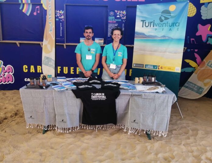 El alumnado del PFAETuriventura promociona el destino turístico de Fuerteventura en el CampeonatoMundial de Windsurf