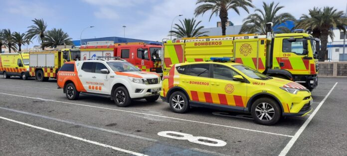 Los Bomberos y Protección Civil de La Oliva están de camino a casa después de su labor en La Palma