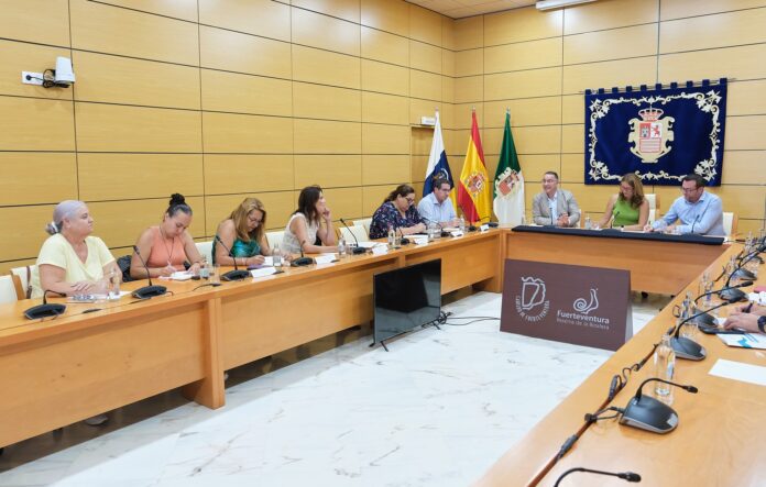 La Oliva participa en las reuniones por la mejora educativa en Fuerteventura, junto al Cabildo y el Gobierno de Canarias