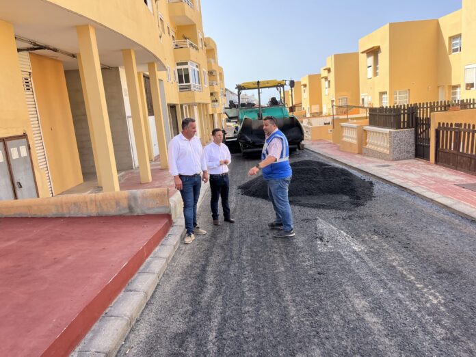 El Ayuntamiento de Pájara pone en marcha el Plan de Asfaltado municipal en la localidad de Morro Jable