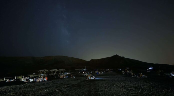 Las Perseidas atraen a más de 600 personas al Poblado de la Atalayita