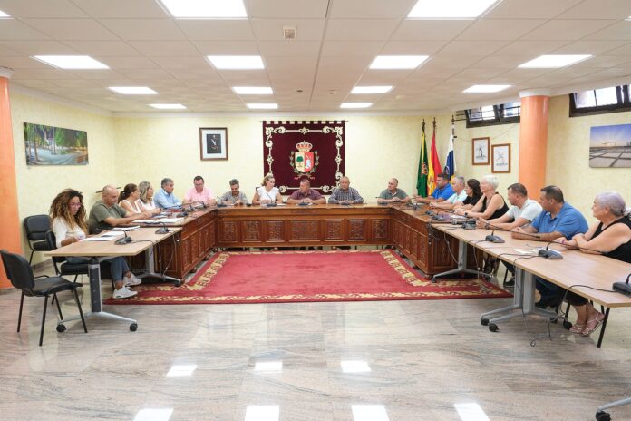 Cabildo y Ayuntamiento de Antigua se comprometen a trabajar en proyectos clave para el municipio