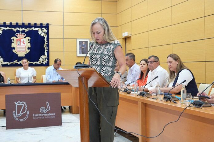 Gema Ibáñez Ruiz toma posesión de su nuevo cargo como consejera del Cabildo de Fuerteventura
