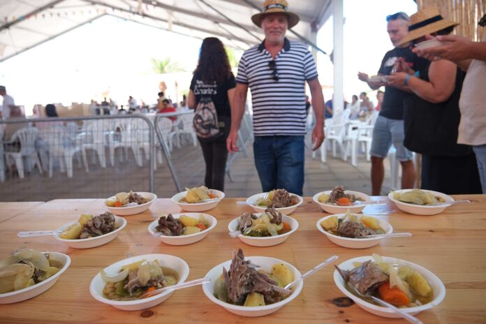 La Peña celebra con éxito su degustación de puchero tradicional