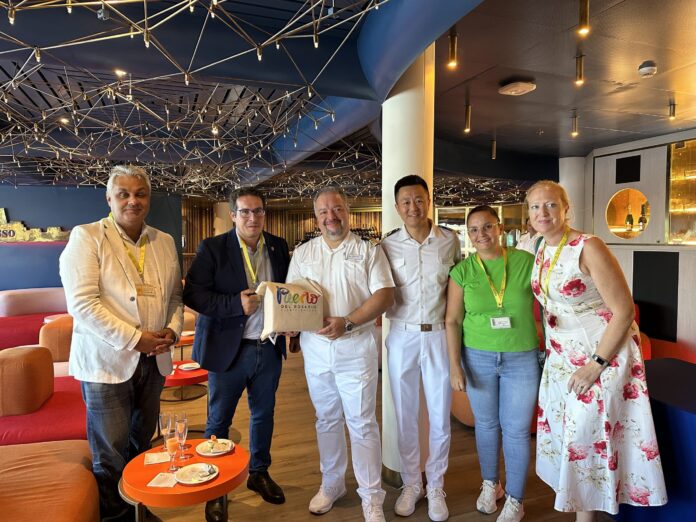 El buque ‘Costa Fortuna’ inaugura la temporada de cruceros 2023-2024 en Puerto del Rosario