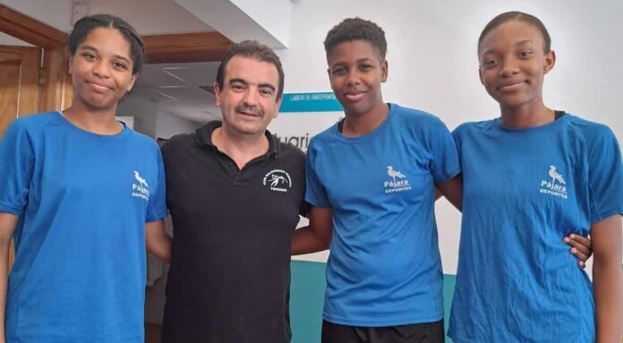 El Balonmano Morro Jable V.C. presente en el entrenamiento de la Preselección Canaria de Balonmano cadete femenino.