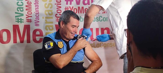 La campaña de vacunación contra gripe y la covid-19 comienza hoy en todos los centros de salud de Canarias