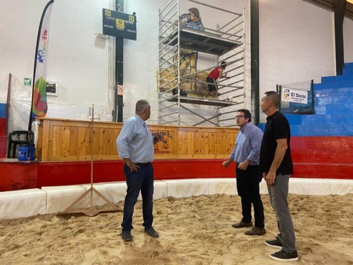 El Terrero de Puerto Cabras recupera un mural de 1984 de Juan Castañeyra y Andrés Valerón