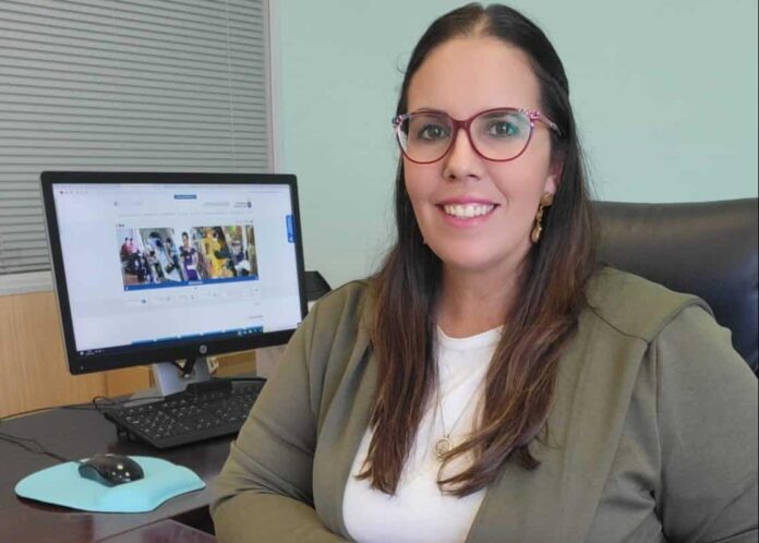 Consejeros del Cabildo y parlamentaria autonómica se reúnen con la directora insular de Educación