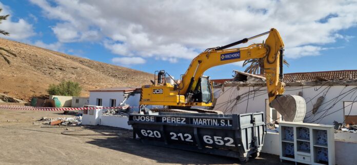 El ayuntamiento de Tuineje desbloquea los proyectos del campo de fútbol de gran tarajal y tarajalejo, la cancha deportiva de tesejerague y el centro cultural de tesejerague