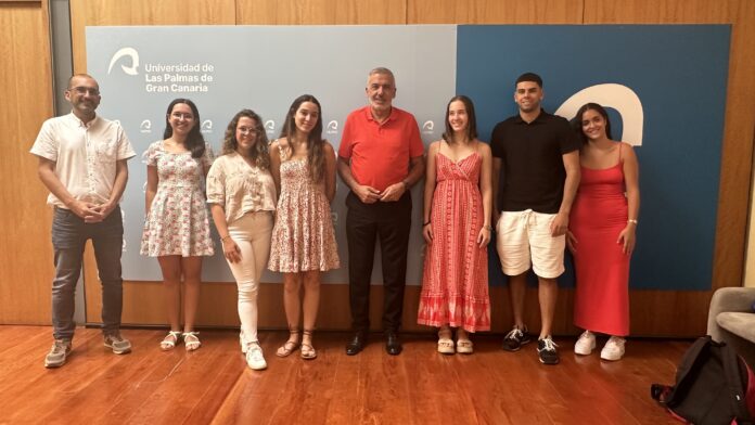 El Rector recibe a representación ultimos 15 estudiantes de Medicina en ULPGC