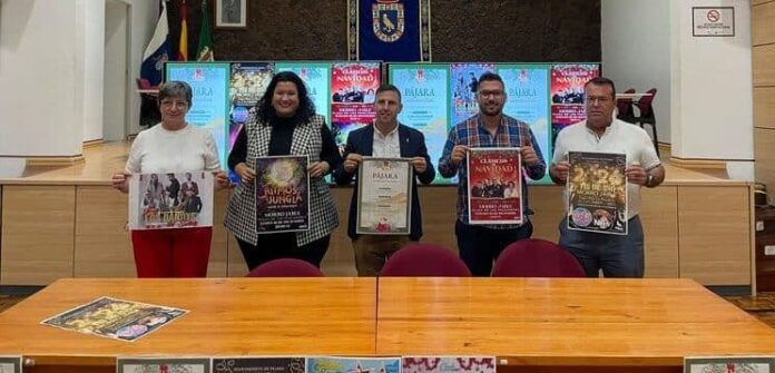 Pájara da la bienvenida a la Navidad con el árbol de crochet más alto del mundo