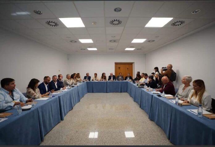 Pájara propone a la AMTC aunar esfuerzos para más presencia policial en los municipios turísticos