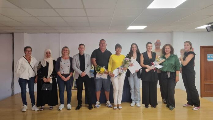 Pájara entrega los diplomas al alumnado del proyecto de Radio Ecca para mejorar su formación académica