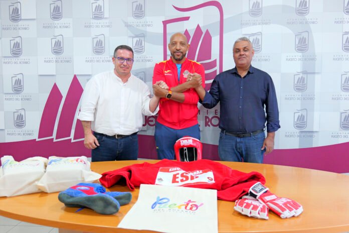 El Ayuntamiento recibe al luchador Ezequiel Silvino coincidiendo con el final de una exitosa temporada