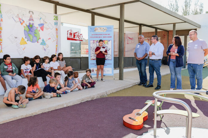 Los escolares de Puerto del Rosario celebran en Ampuyenta el Día Internacional de la Infancia