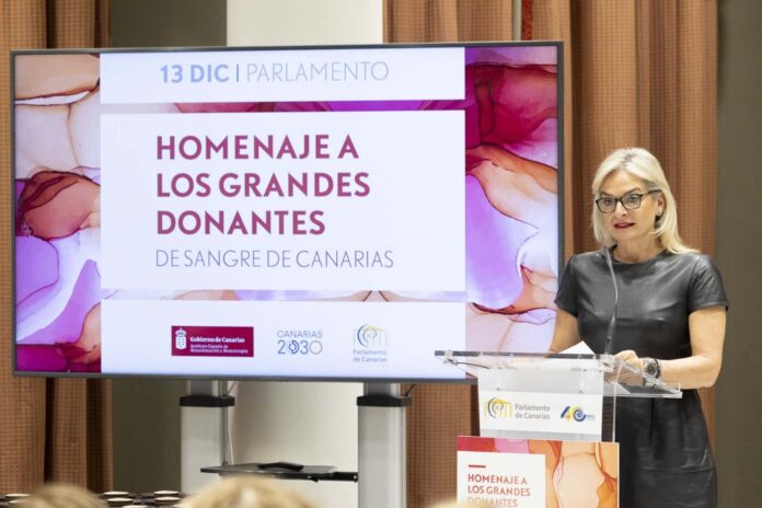Sanidad y el Parlamento de Canarias rinden homenaje a las personas grandes donantes de Canarias