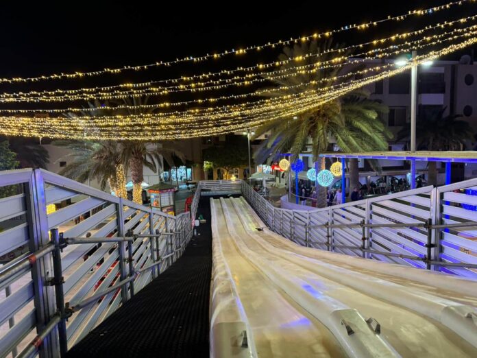 Pájara inaugura uno de los toboganes de hielo sintético más grandes de Canarias