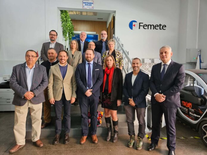 Zapata conoce el plan de las pymes industriales canarias para reducir su huella de carbono