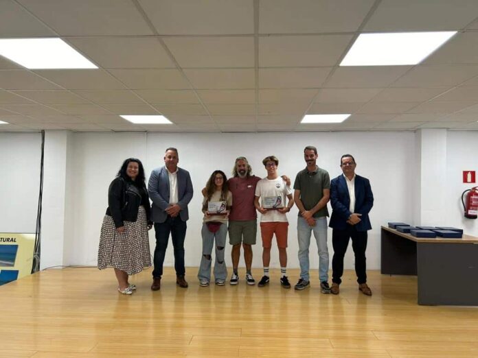 Pájara felicita a Zoe y Ancor Sosa por sus grandes resultados en el Gran Canaria Air Battle Kite & Wing Foil Festival