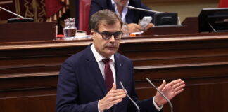 El Parlamento exige mantener la conexión marítima directa entre Fuerteventura y Cádiz